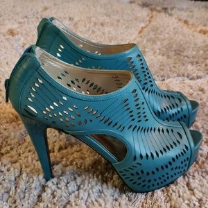 Carlos Santana | Peep-toe Pumps